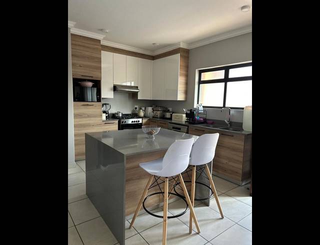 2 BEDROOM TOWNHOUSE FOR SALE IN SIX FOUNTAINS RESIDENTIAL ESTATE